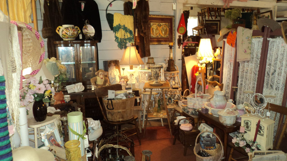 A warm welcome to you at the Perth Flea Market located at 3006 Rideau Ferry Rd. Perth Ontario ...... Lanark County
